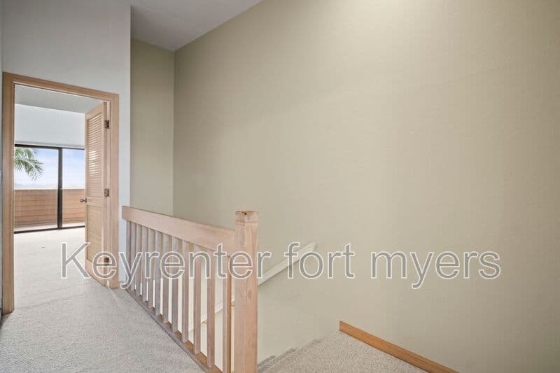 Fort Myers Beach House: 894 Buttonwood Dr