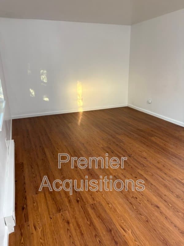 Belleville Condo: 307 N 45th St