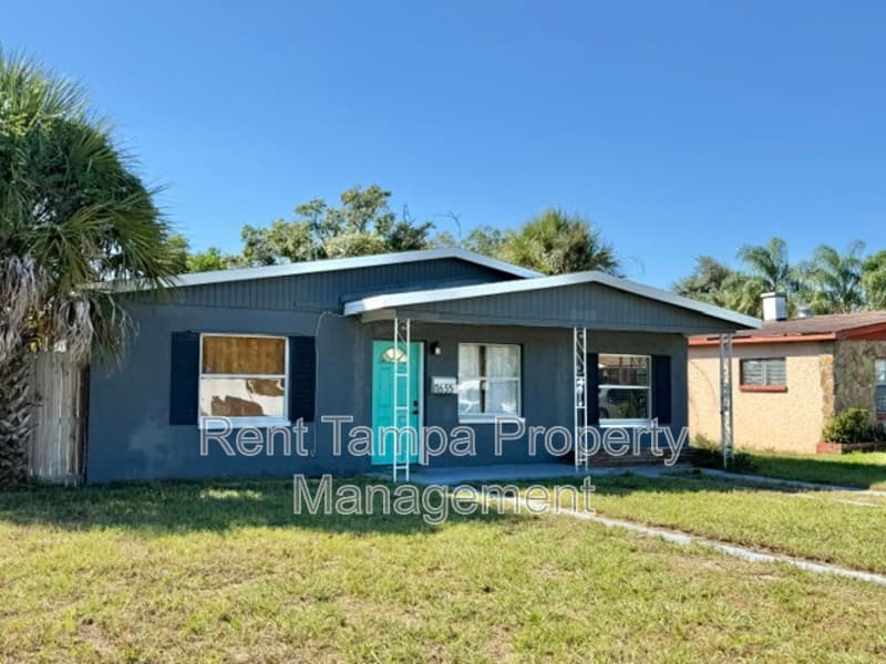 St. Petersburg House: 1635 40th Street South