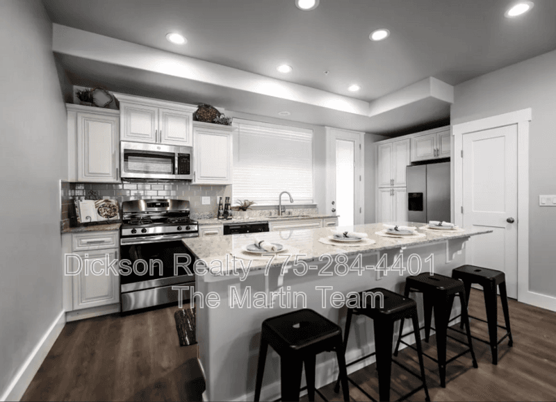 Reno House: 730 Bluffs Court