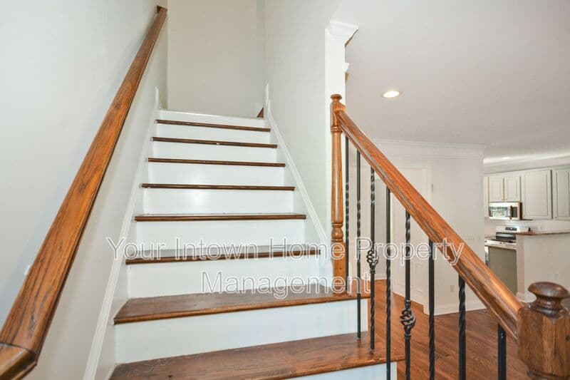 Atlanta House: 69 Haygood Ave SE