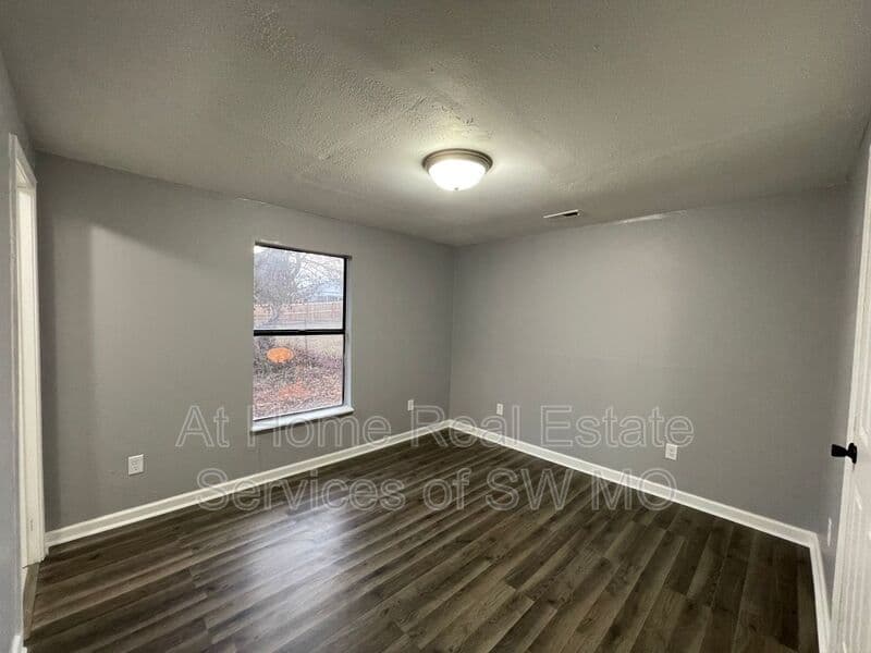Springfield House: 2826 W Olive St