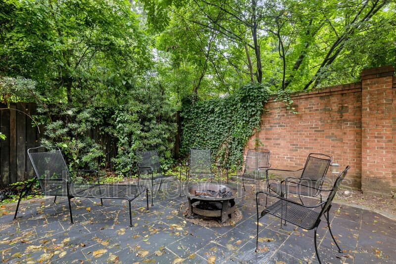 Columbia House: 921 Laurens Street
