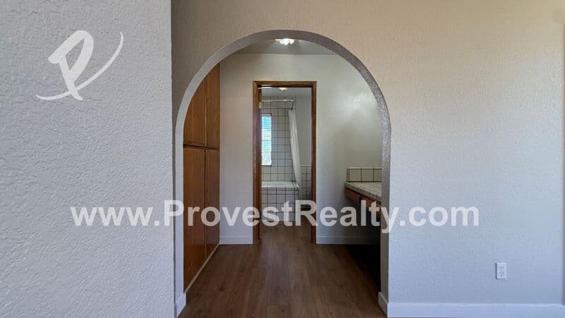 Victorville House: 13043 4th Ave