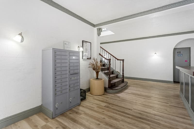 Venice Condo: 21 Westminster Avenue - 201