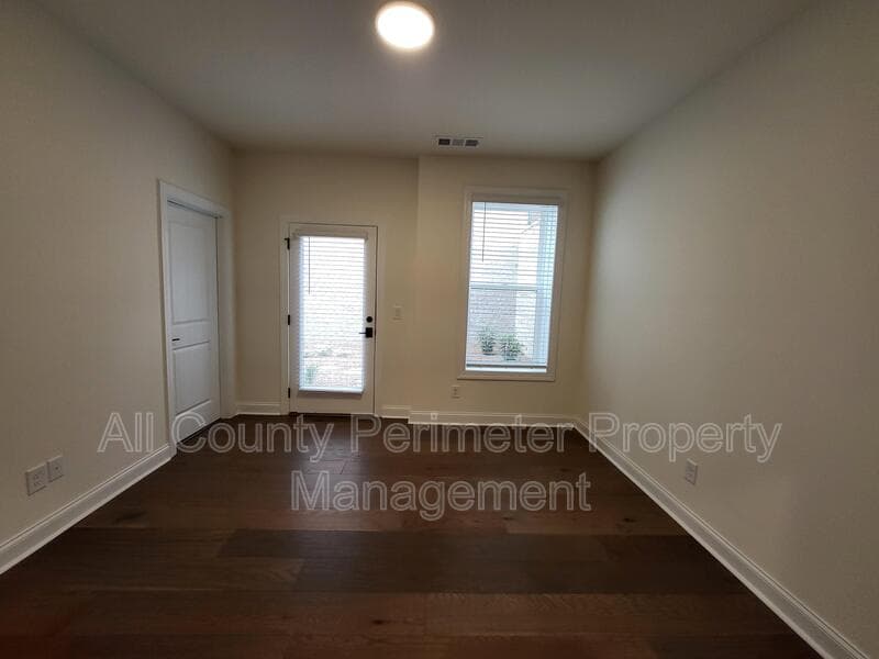 Cumming House: 137 Birch Tree Way