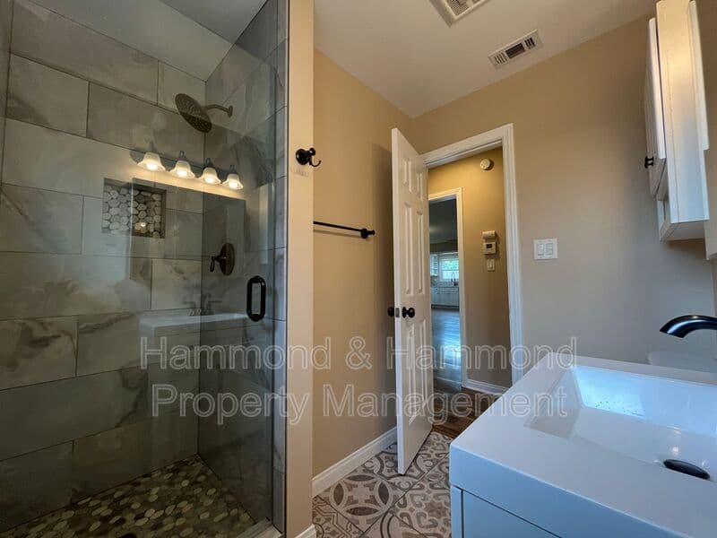 Granada Hills House: 16750 Index St.