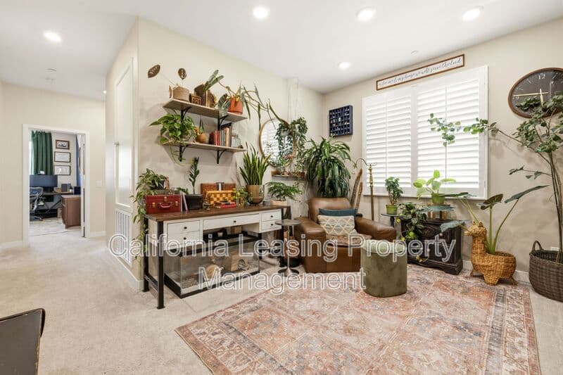 Valencia House: 27233 Red Willow Court