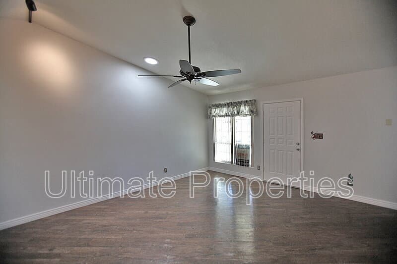 Peoria House: 8140 N 107th Ave
