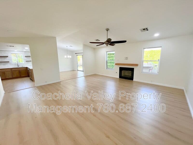 Palm Springs House: 372 W Dominguez Rd