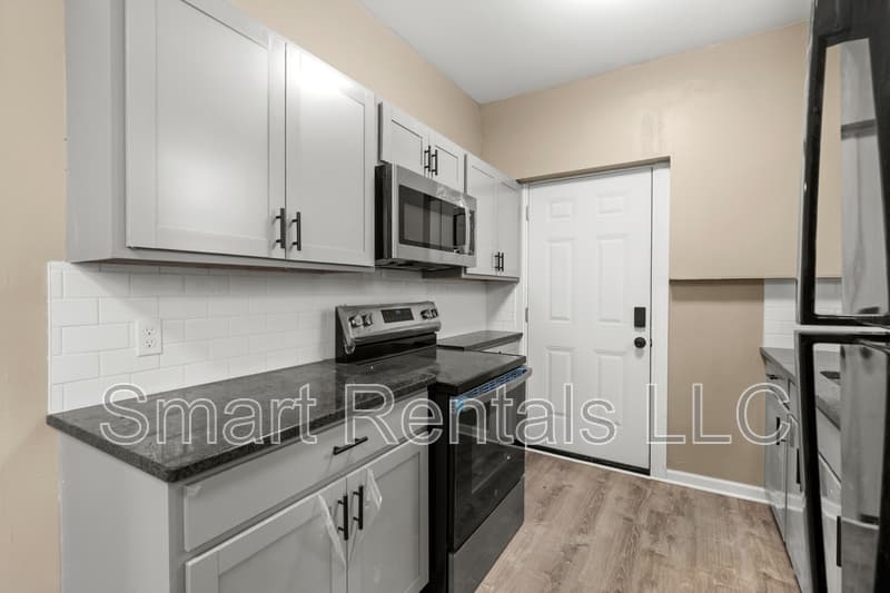 St. Louis Condo: 4209 Ellenwood Avenue - 202
