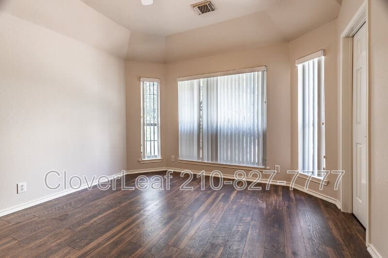 Schertz House: 2536 Crested Hts
