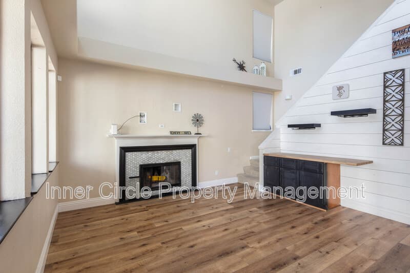 Brentwood House: 342 Chaucer Drive
