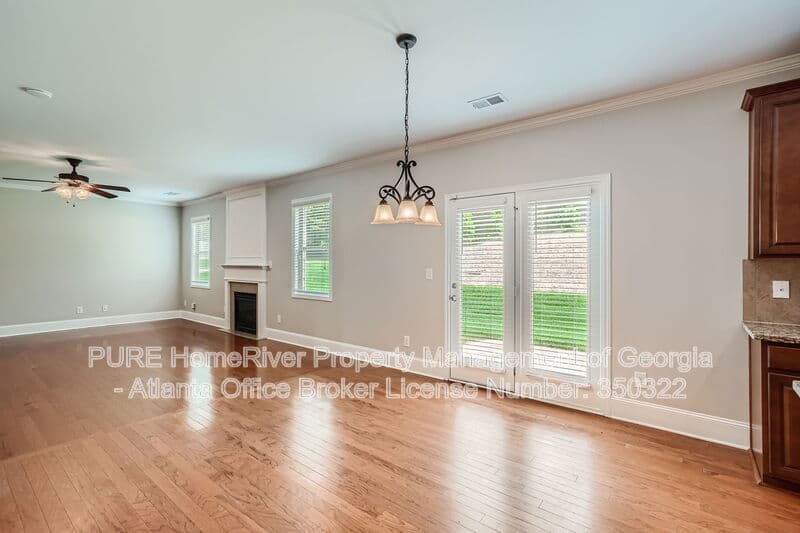 Suwanee House: 1610 Burgess Trl
