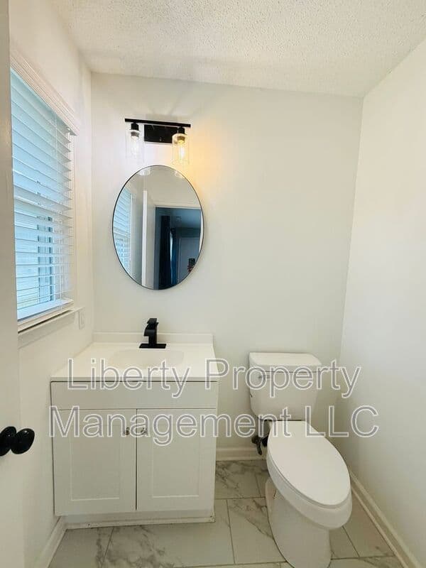 Fayetteville House: 1002 Ryder Court