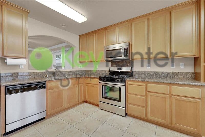 Roseville House: 1682 Loon Lake Street