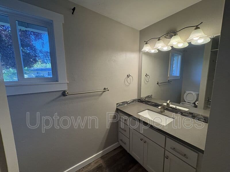 Tigard House: 8120 SW Thorn St