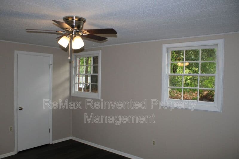 Aiken House: 3328 Vaucluse Rd.