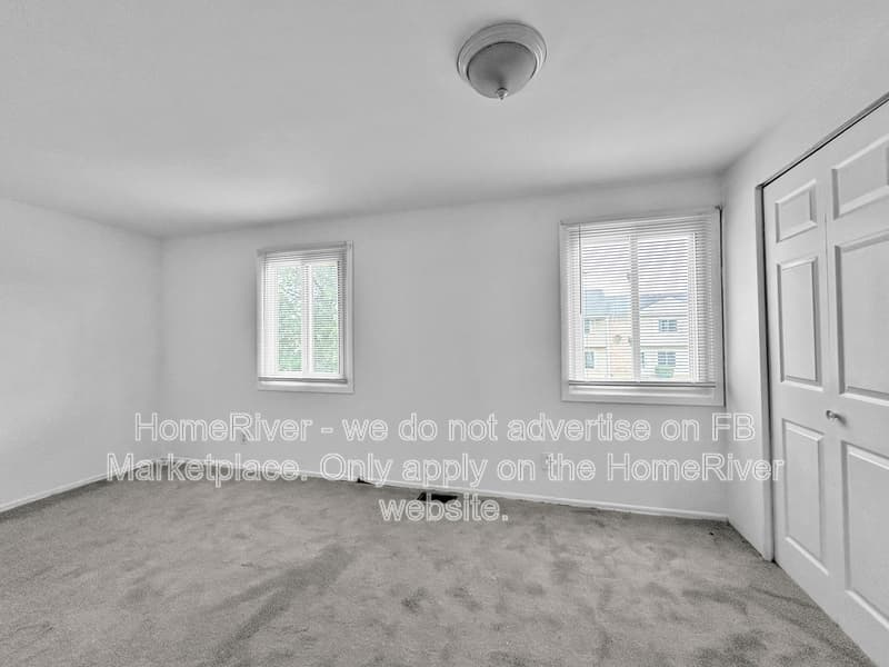 Bolingbrook House: 411 Gainsborough Ct