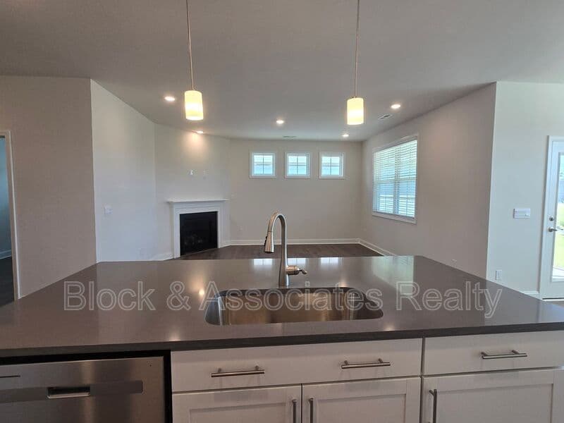 Jamestown House: 304 Sefton Drive
