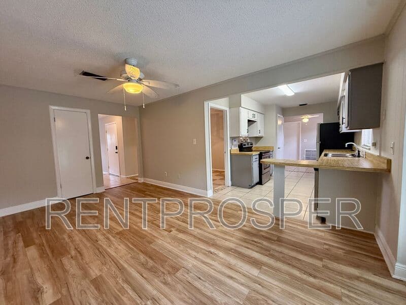 Altamonte Springs House: 914 Little Bend Road