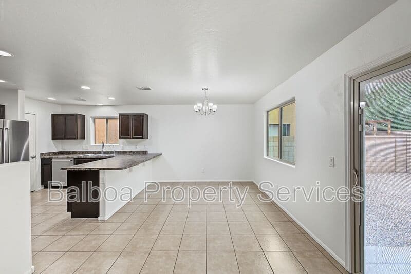 Florence House: 6135 E Paradise Ln