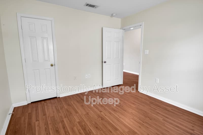 Dallas House: 5711 Arlington Park Drive