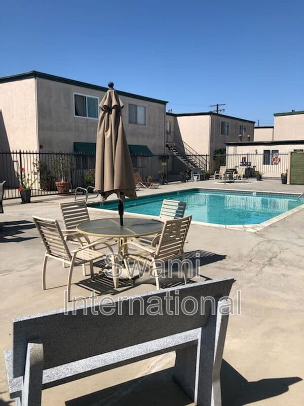 Hawthorne Condo: 12627 Eucalyptus