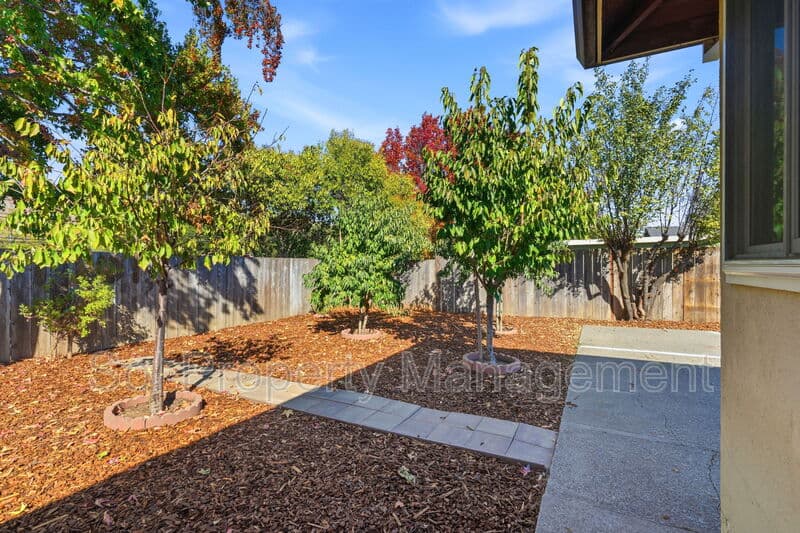 San Rafael House: 600 Tarragon Drive