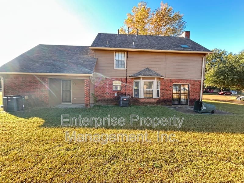 Cordova House: 7828 Bland Lane