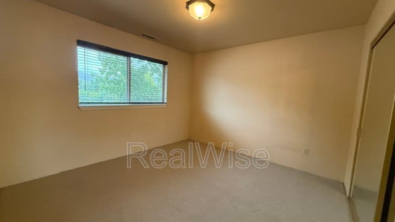 Roseburg Condo: 172 NE Rifle Range St