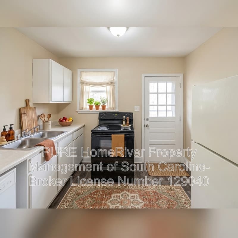 Columbia House: 2413 Laurel St