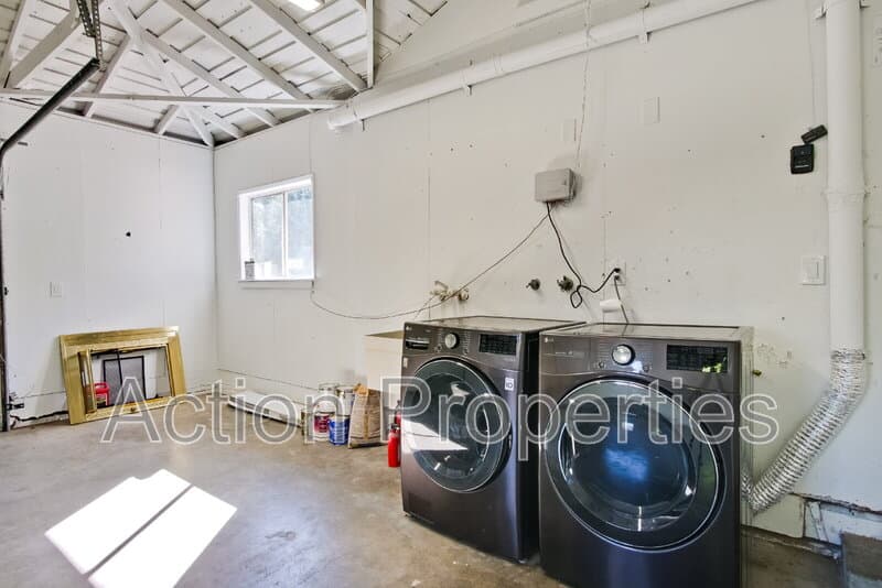 Mountain View House: 86 Dalma Drive