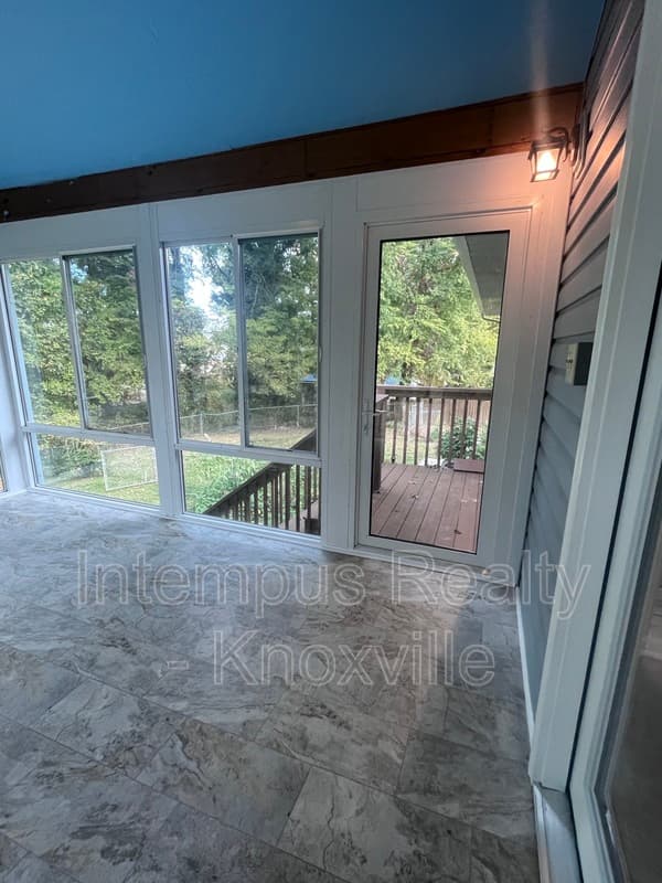 Knoxville House: 10917 Sonja Dr