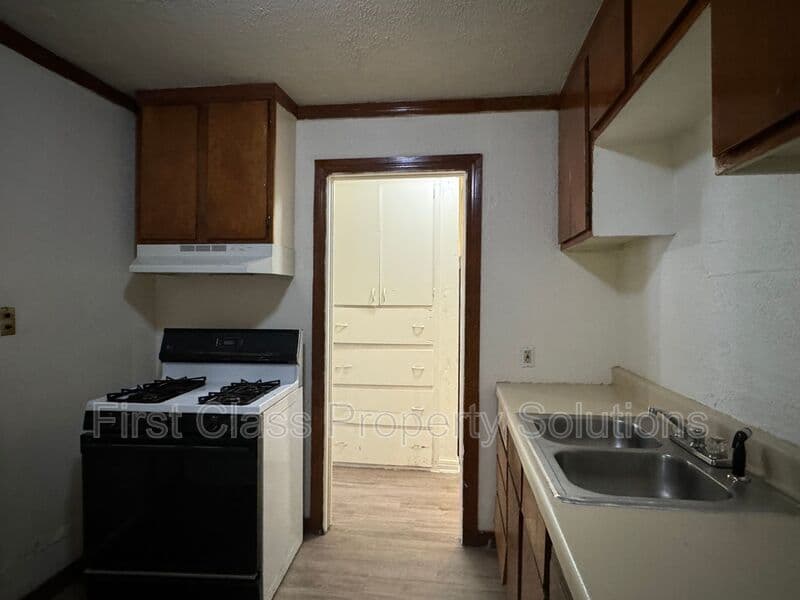 Oklahoma City House: 1904 NE 25th St