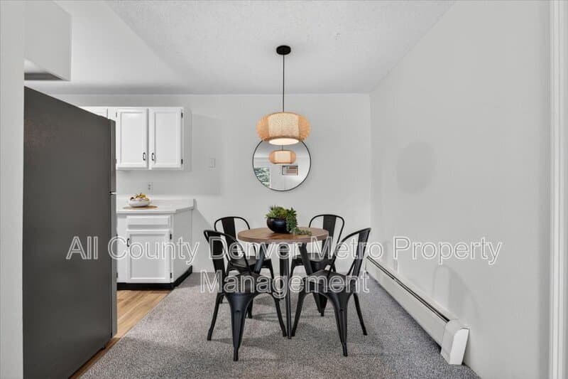 Golden Condo: 1400 Golden Circle