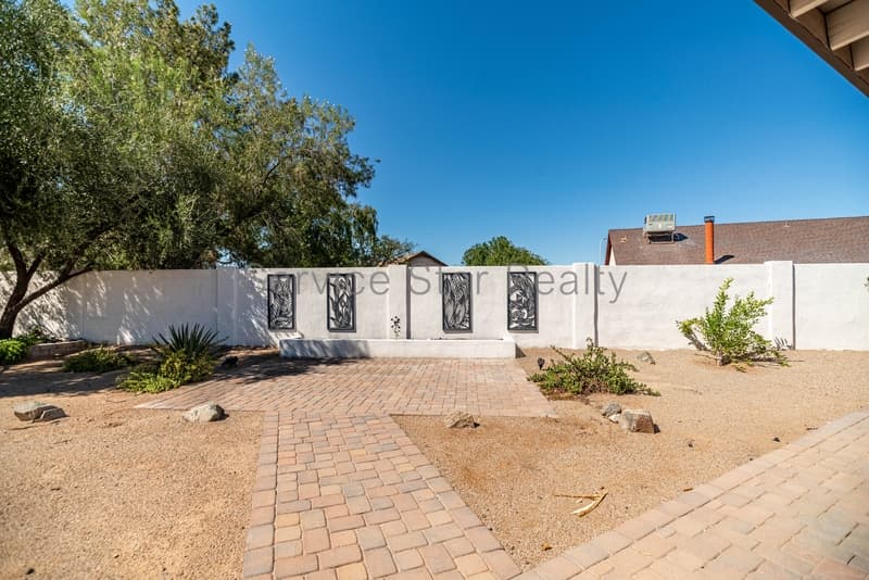 Chandler House: 526 N Pepperwood Ct
