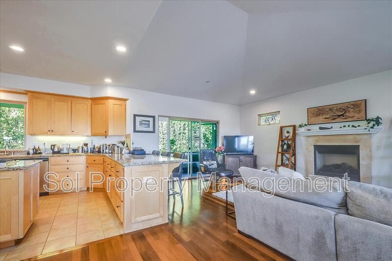 Santa Cruz House: 3370 Houts Drive