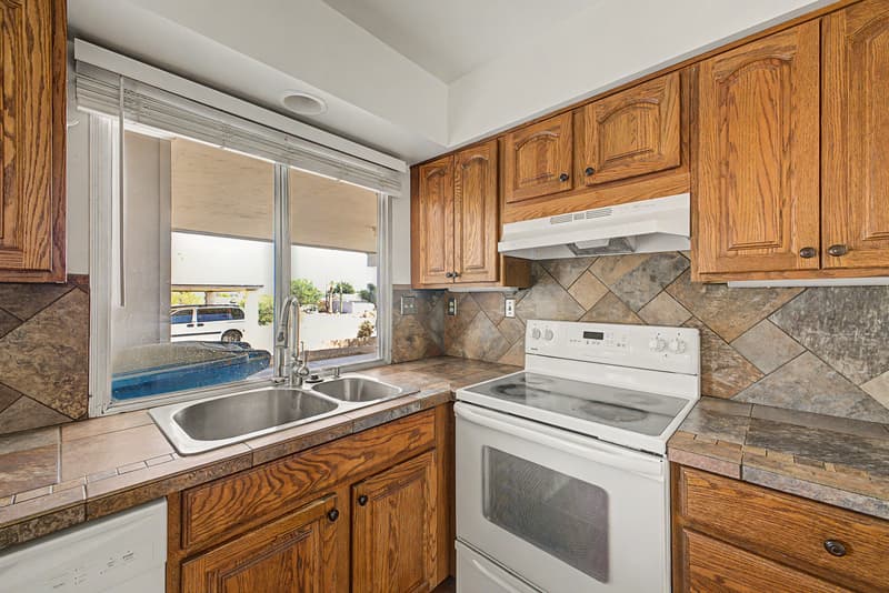 Phoenix House: 2822 E WILLOW Avenue