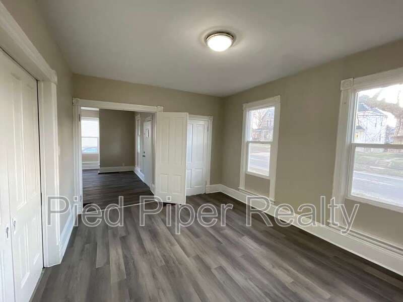 Freeport House: 217 North West Avenue