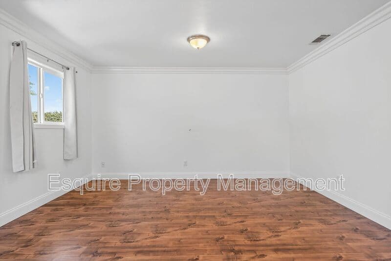 VENTURA Condo: 1218 N. OLIVE ST