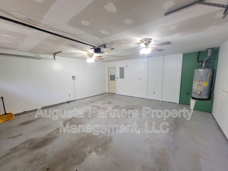 Augusta House: 2910 Pointewest Dr