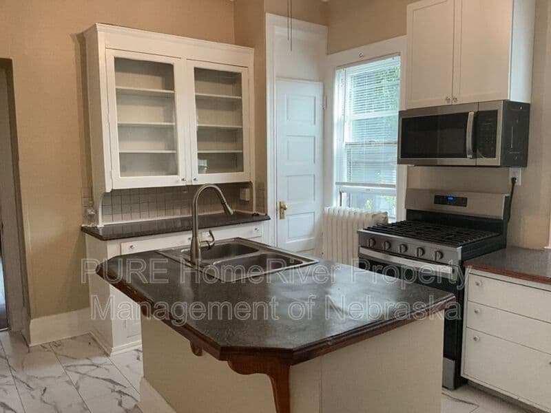 Omaha Condo: 1021 S 30th Ave