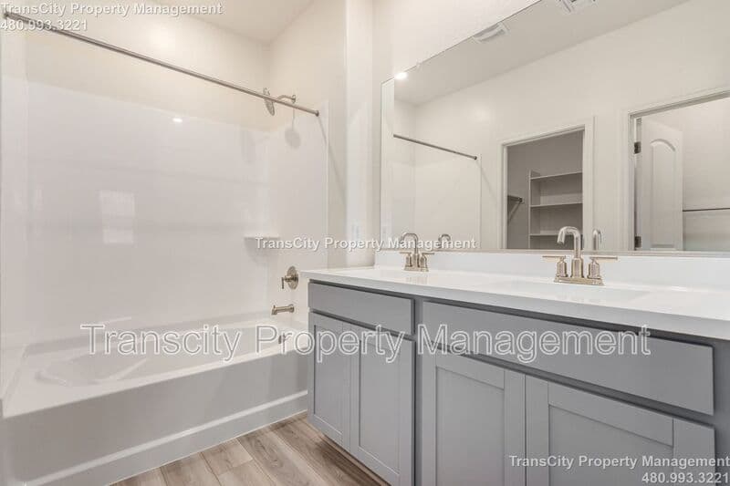 Maricopa House: 36420 W San Alvarez Ave