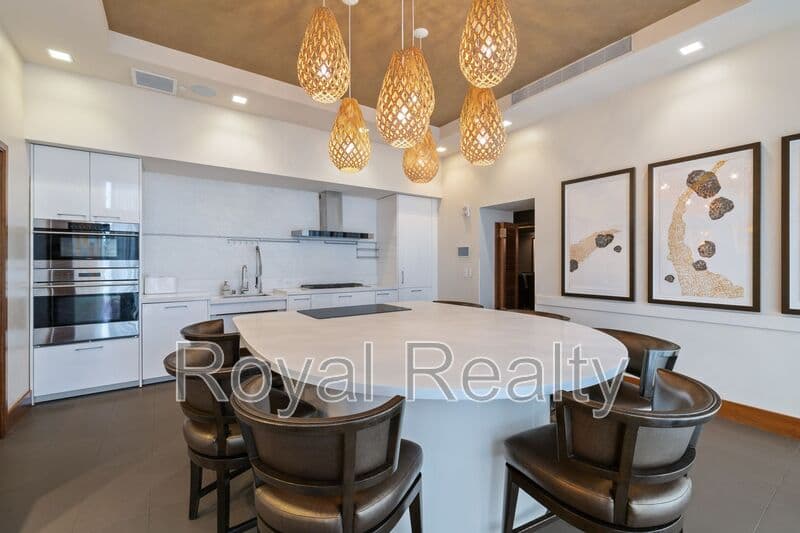 Honolulu Condo: 1555 Kapiolani Blvd