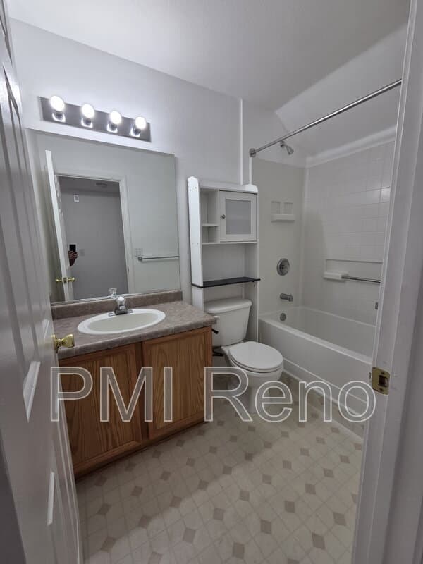 Reno Townhome: 421 Holcomb Avenue