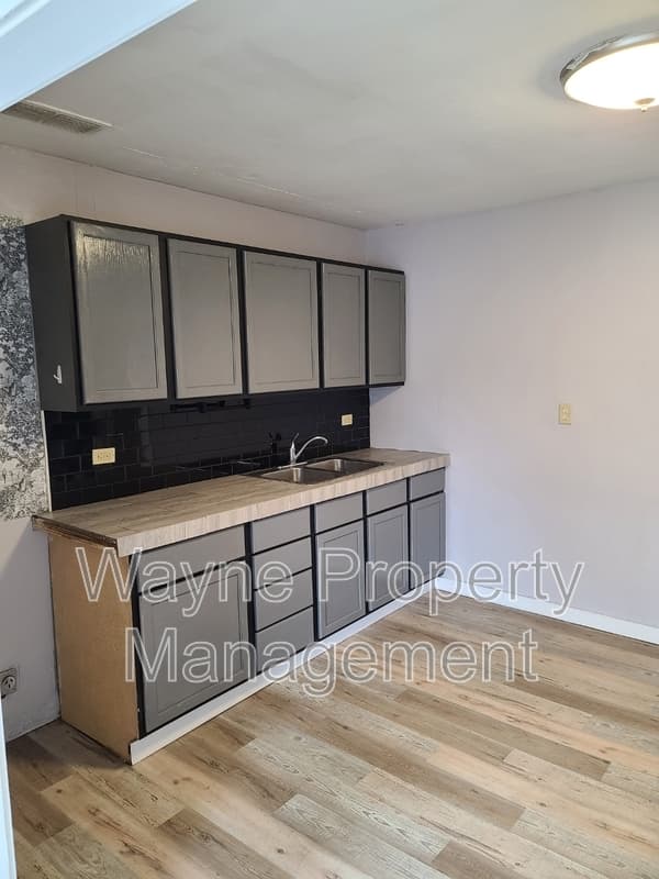 Hampton Condo: 19 N Federal St