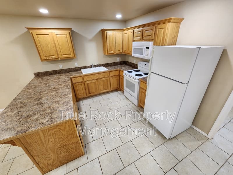 Ada House: 15406 County Road 3537