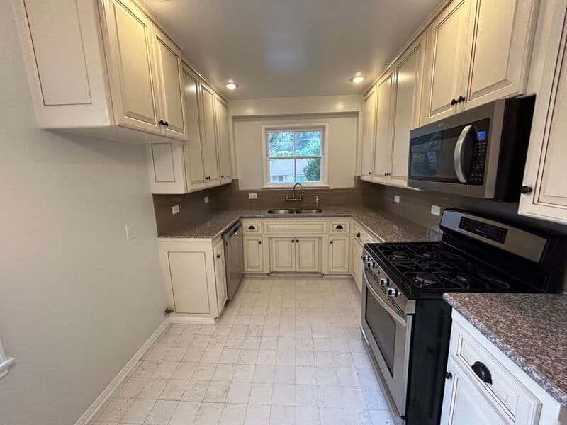 La Cañada Flintridge House: 5128 Crown Ave.