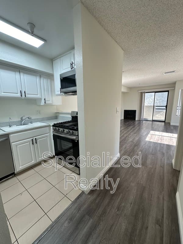 Glendale Condo: 621 N. Louise Street